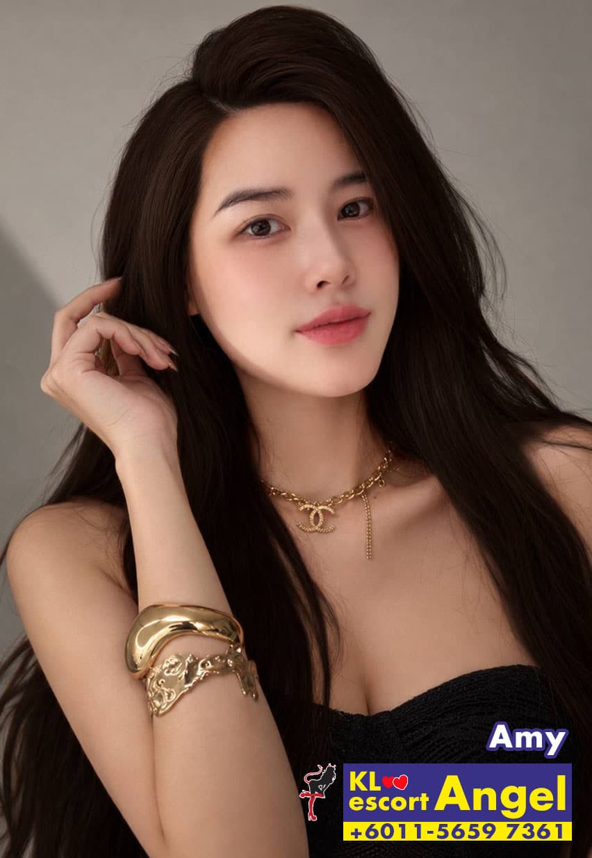 Charming model Amy available for twin towers hotel escort appointments.